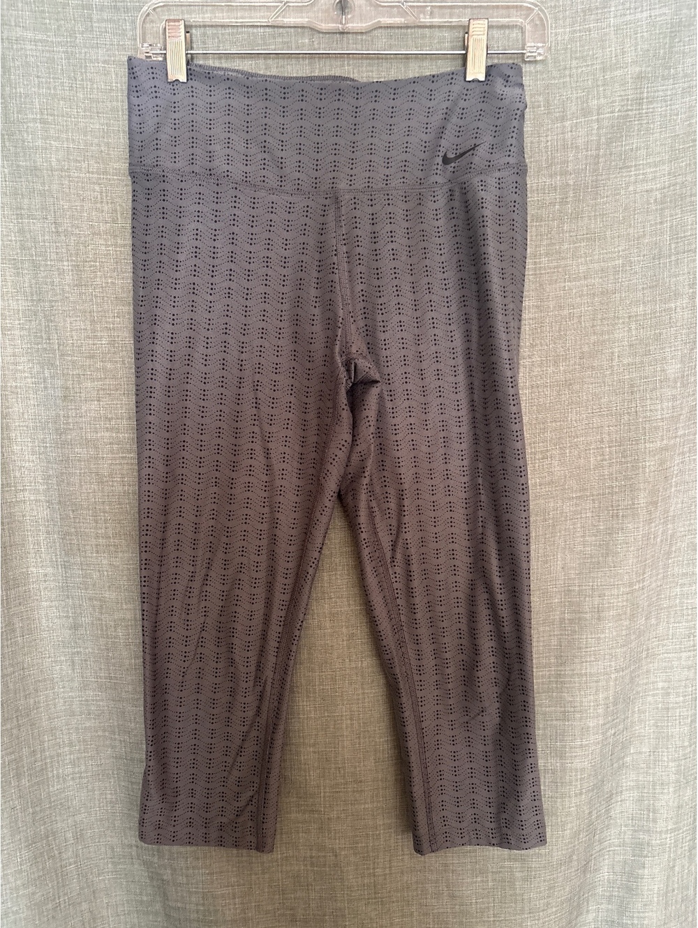 Nike Dri-FIT Ten Less Plastic Bottles Legend Capri Pants - Size S